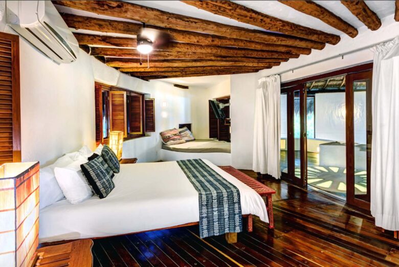 Viila Foto Cenote Main Bedroom
