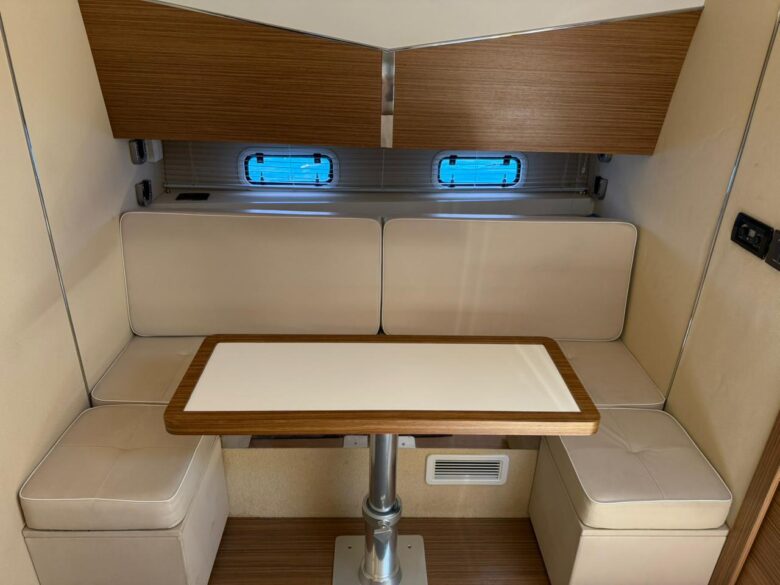 Luxury Yachts 24 Azimut 42 ft 12