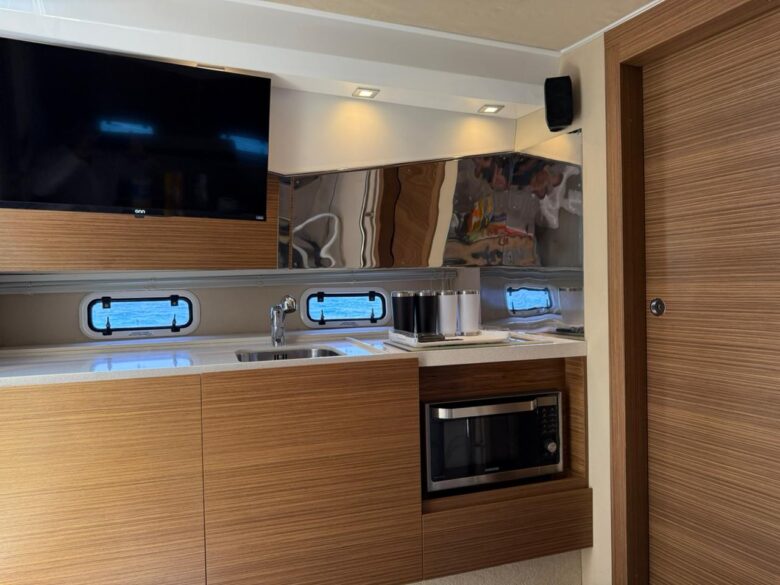 Luxury Yachts 20 Azimut 42 ft 5