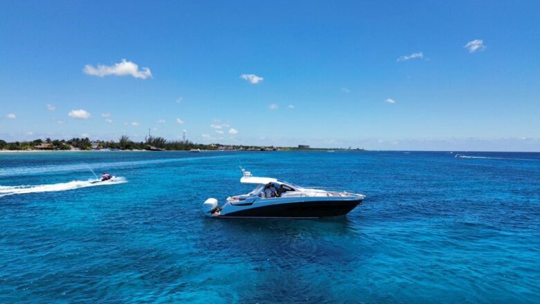 Luxury Yachts 17 Azimut 42 ft 8