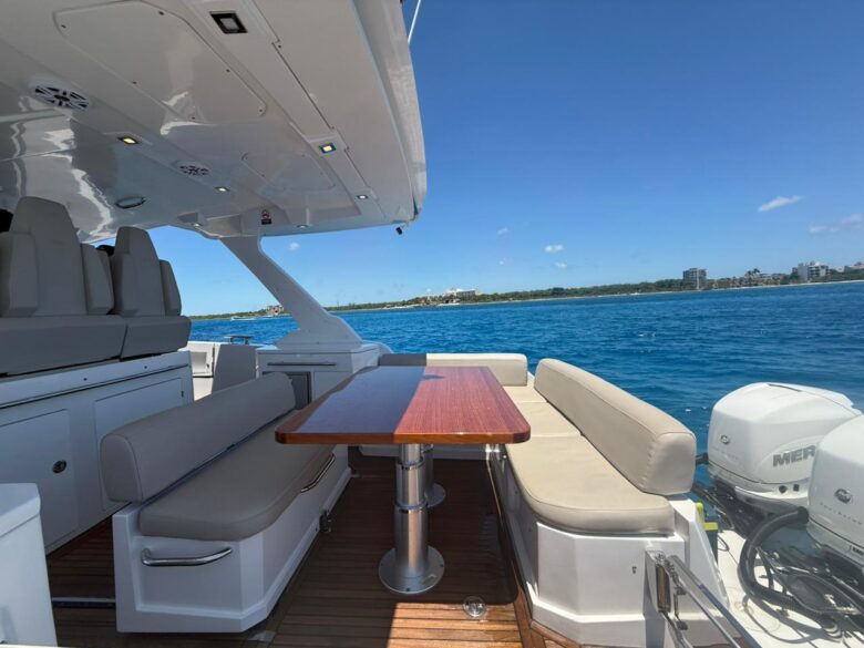 Luxury Yachts 23 Azimut 42 ft 9