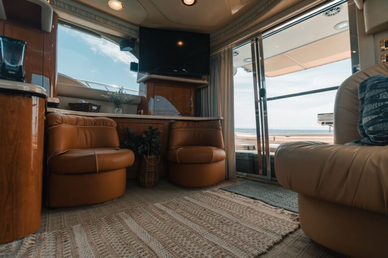 Luxury Yachts 51 IMG 5013