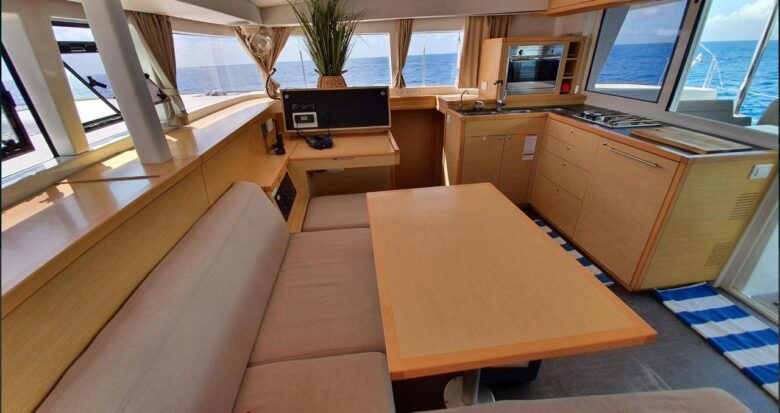 Luxury Yachts 12 Lagoon 40 ft 2017 1