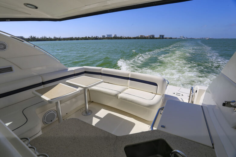 Luxury Yachts 32 Sundancer 48 ft 7