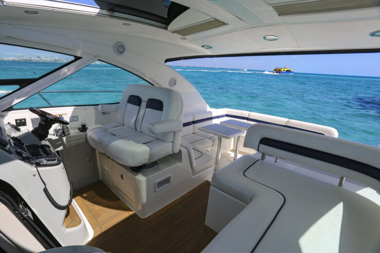 Luxury Yachts 33 Sundancer 48 ft 8