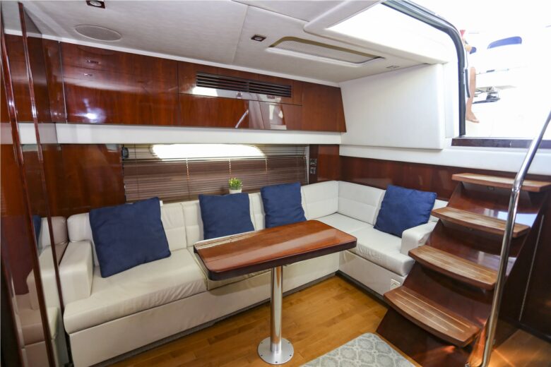 Luxury Yachts 34 Sundancer 48 ft 9